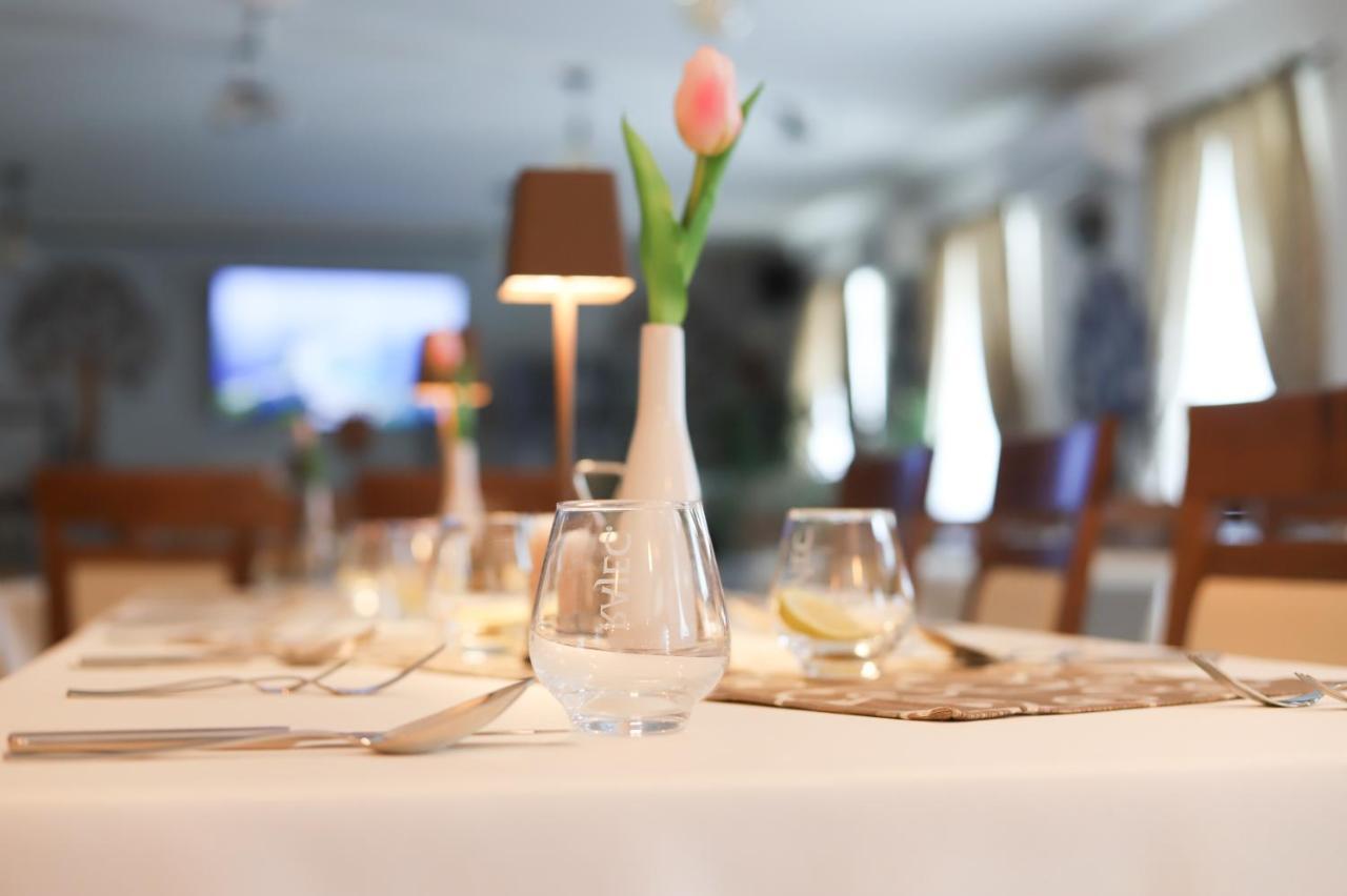 מלצקי Valla Penzion & Restauracia מראה חיצוני תמונה